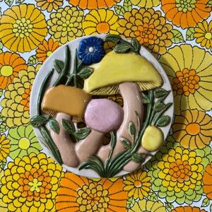 Vintage Arnel’s 1973 Mushroom Ceramic Trivet